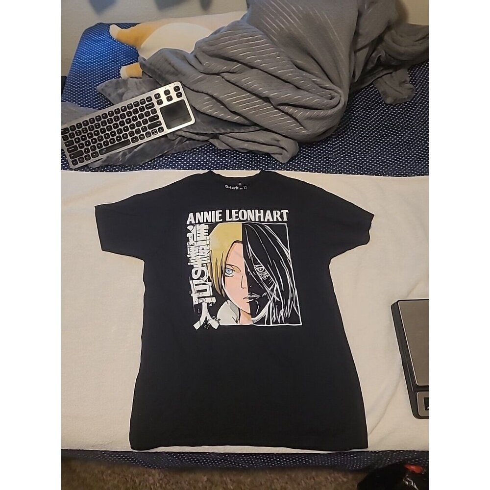 Attack On Titan Annie Leonhart Split T-Shirt Size M